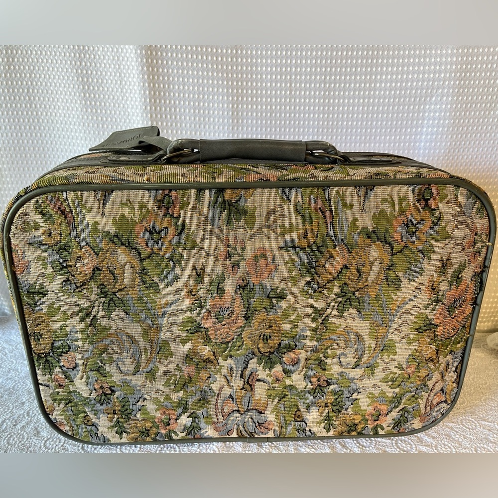 Vintage Jordache Tapestry Carry-on Luggage Suitcase 20”Wide x 14”High x 6” Deep - Picture 12 of 16